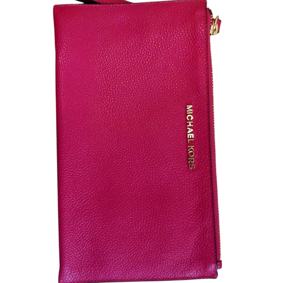 Michael Kors - NWOT- Large Pebbled Leather, Wristlet, Dust Bag, 6 Card Slots, - Picture 8 of 9